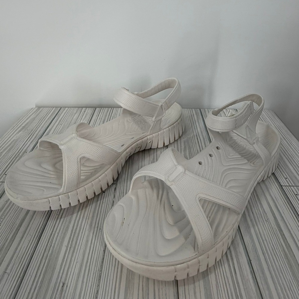 Skecher's Cali Gear Go Walk Women's White Sporty Strappy Outdoor Sandals Size 9